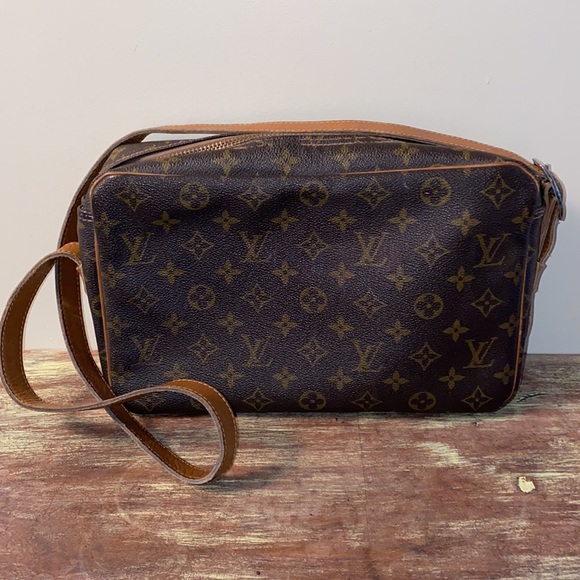 Rare Authentic Louis Vuitton Paris bag - Picture 3 of 14